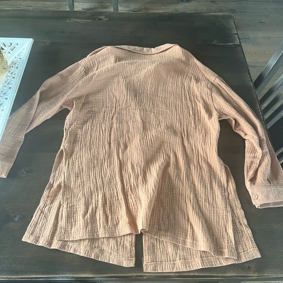 Light linen button down shirt - Picture 4 of 4